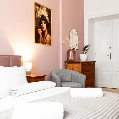 Househost Zacisze 16